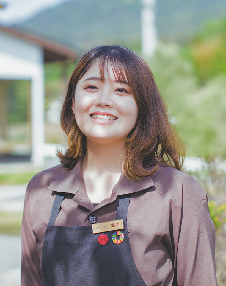 Oishï吉山のフロアスタッフ。現在は正社員の約76%が新卒入社