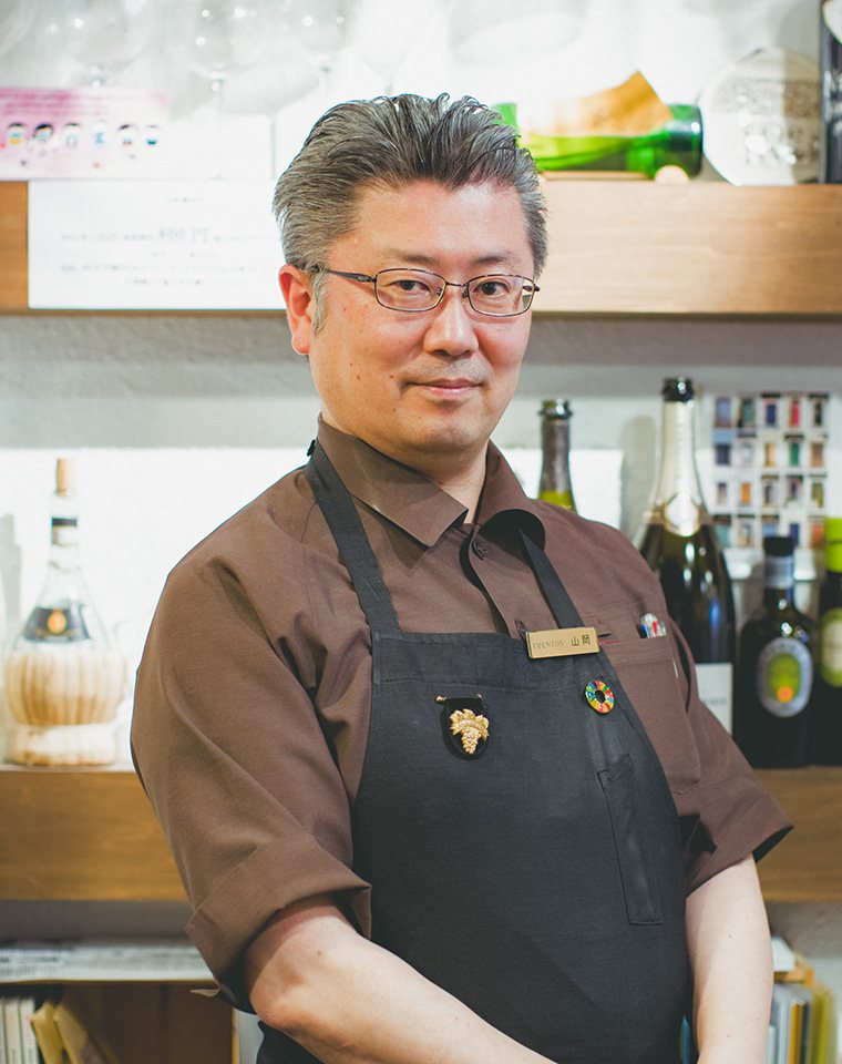 ワインショップの店長。資格取得を支援する「選択科目」が、社員が将来を描く手がかりになる